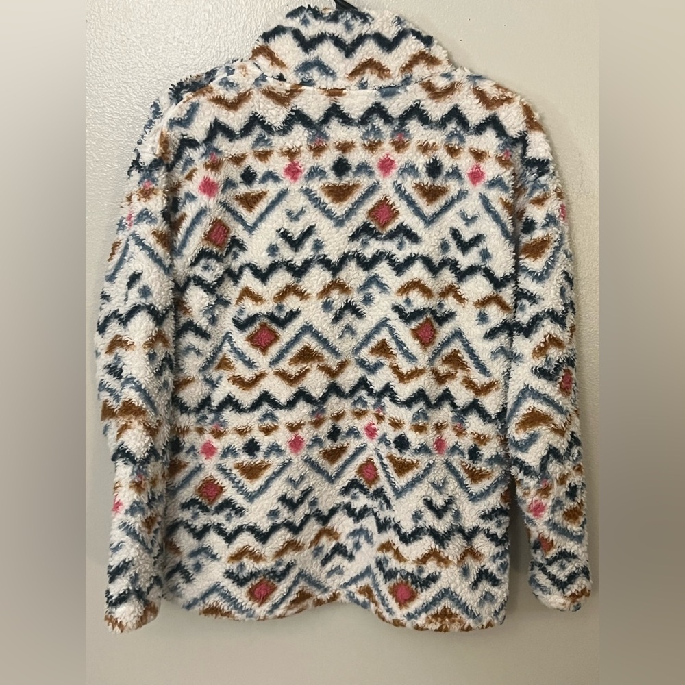 Cozy Patterned Fleece Pullover - Picture 6 of 6
